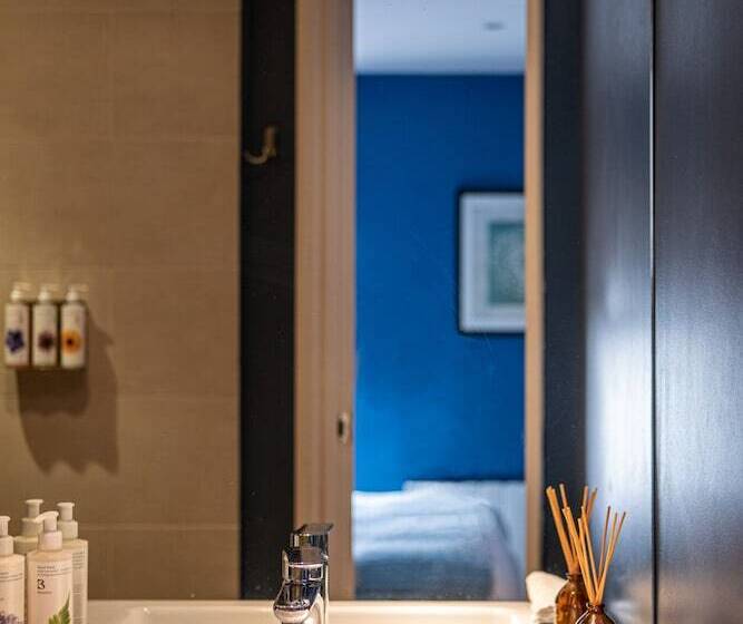 تختخواب و صبحانه The George At Backwell