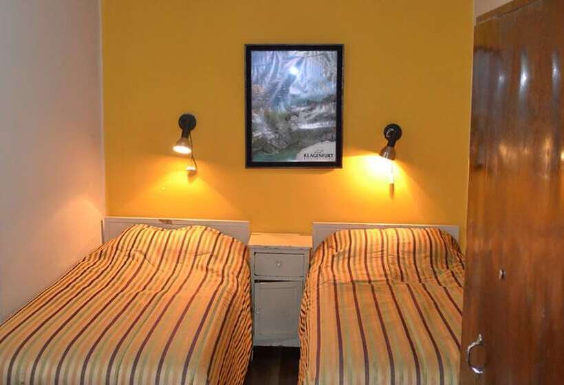 Hostal Austria   Hostel