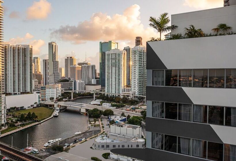 هتل Ac  By Marriott Miami Brickell