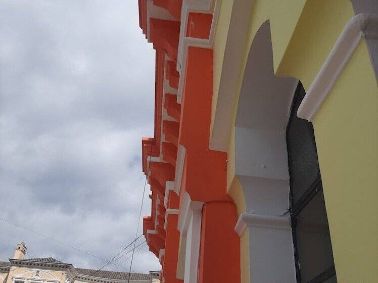 호텔 Hostal Sisas