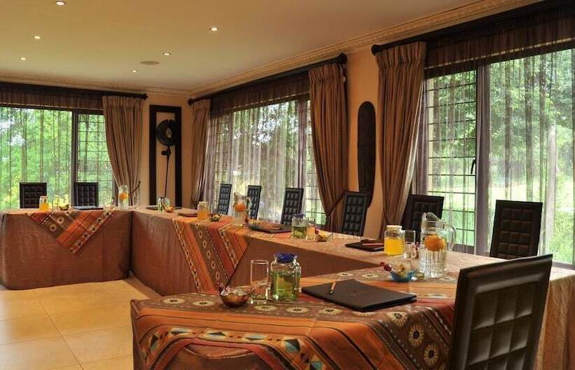 בית מלון כפרי Legodimo Game Lodge