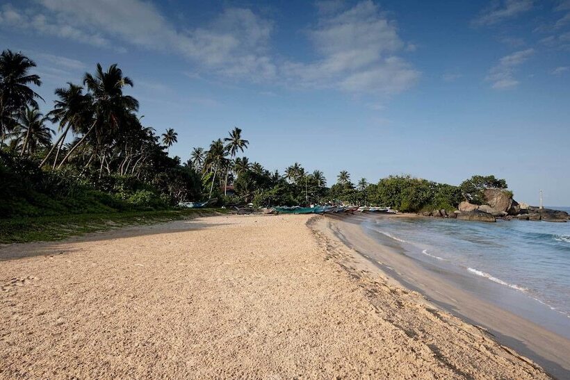پانسیون Moragalla Beach Home Guesthouse