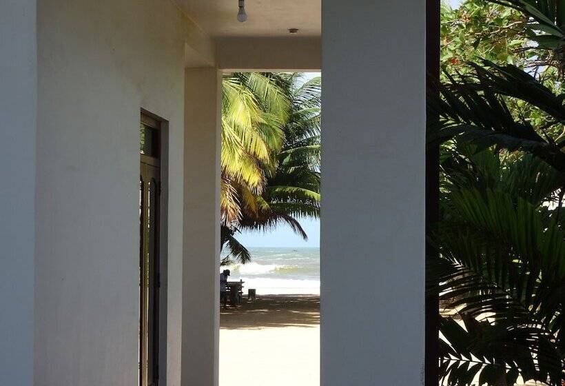 پانسیون Moragalla Beach Home Guesthouse
