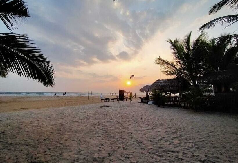 پانسیون Moragalla Beach Home Guesthouse