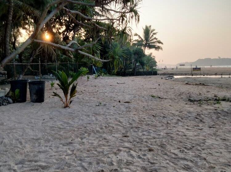 پانسیون Moragalla Beach Home Guesthouse