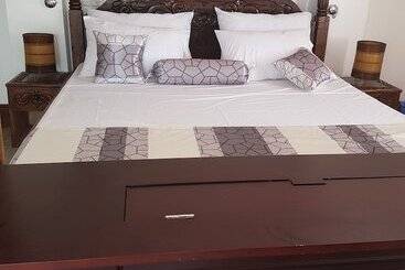 پانسیون Queens Chateau Boutique Villa