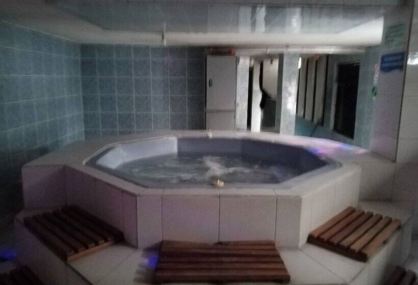 Water Palace Hostal
