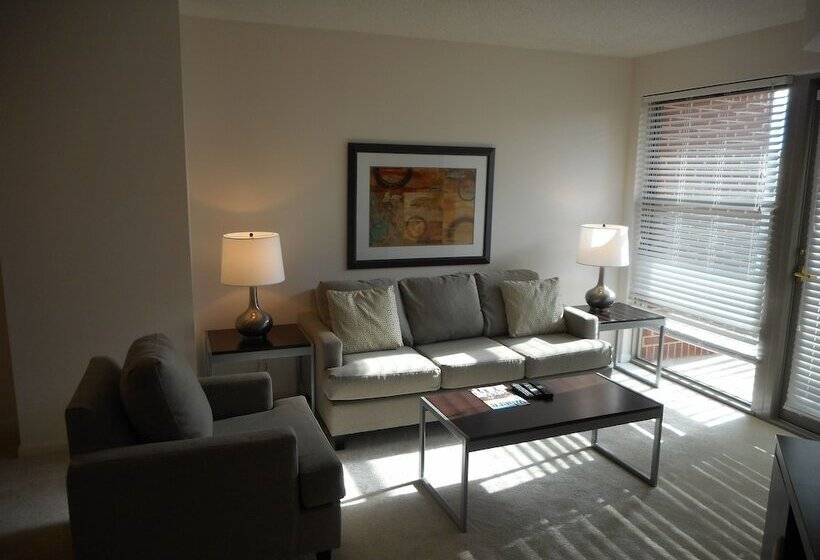 Weichert Suites At Thomas Circle
