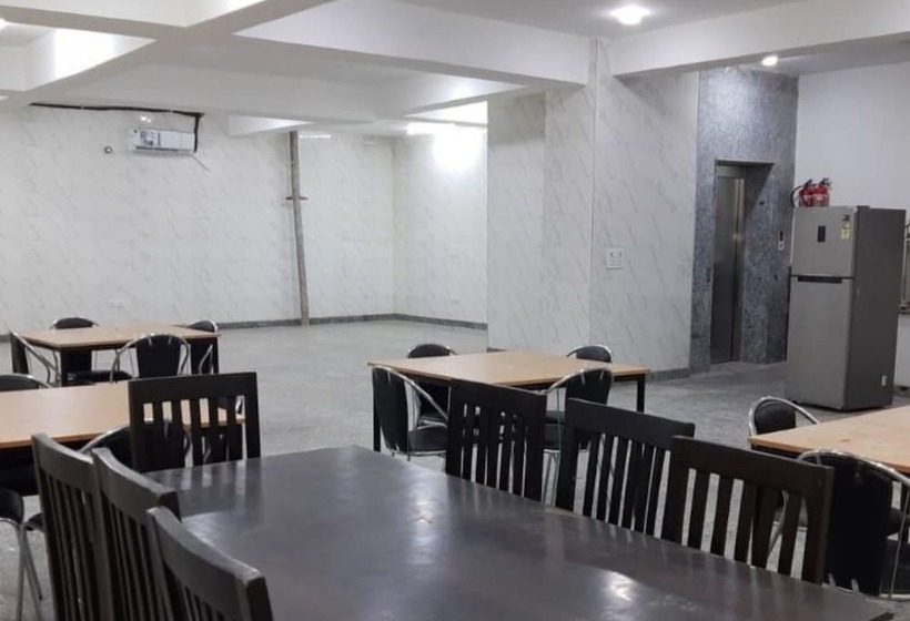 호스텔 Abuzz Oxfordcaps Roopnagar Campus Accommodation