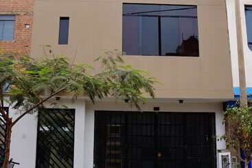 مسافرخانه Javi's Rooms
