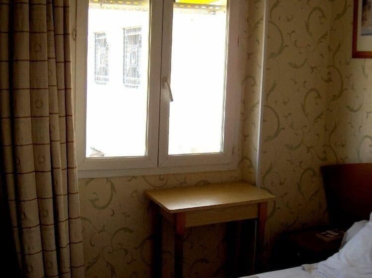 هتل Hôtel Relax