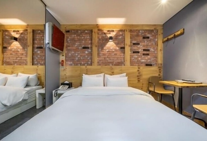 Kazier Motel