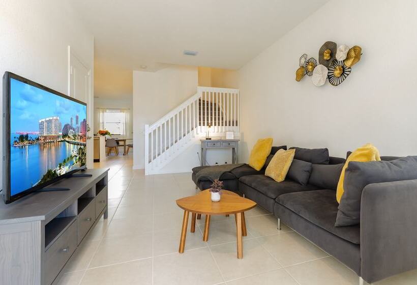 بنسيون Glamorous 4br New & Modern Near Fl Keys