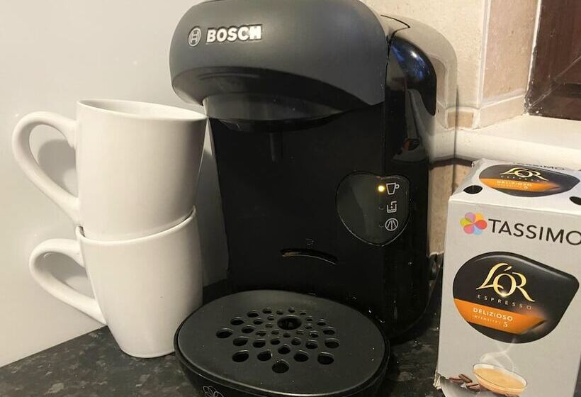 Stunning 4 Bedroom Cabin With Hot Tub In Beattock!