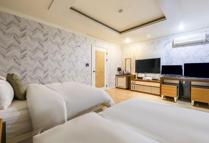 Motel Daejeon Yongjeon Cinema