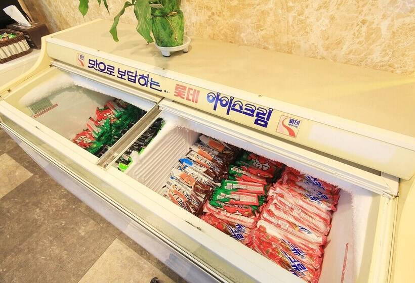 מוטל Gwangju Sangmu Castle