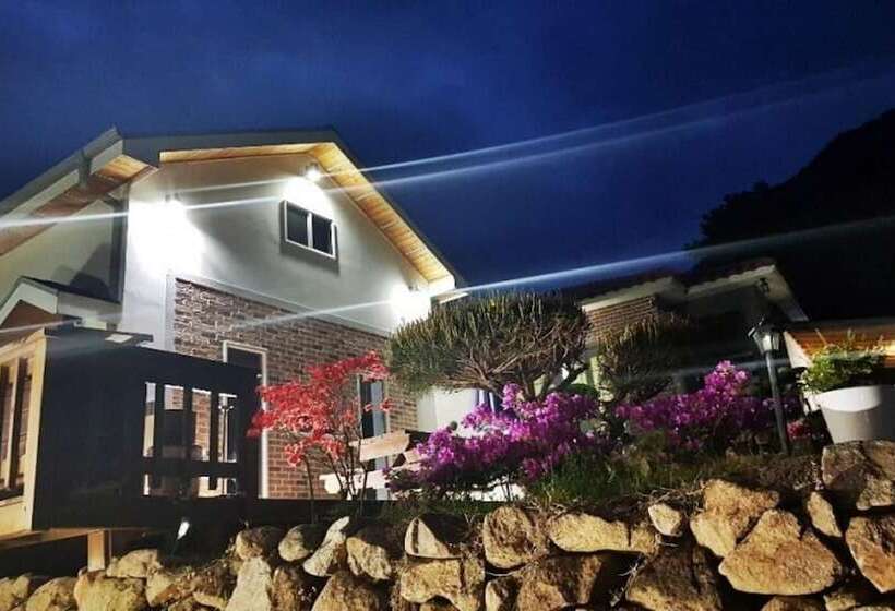 هتل Hadong Jiri Mountain Saesori Pension