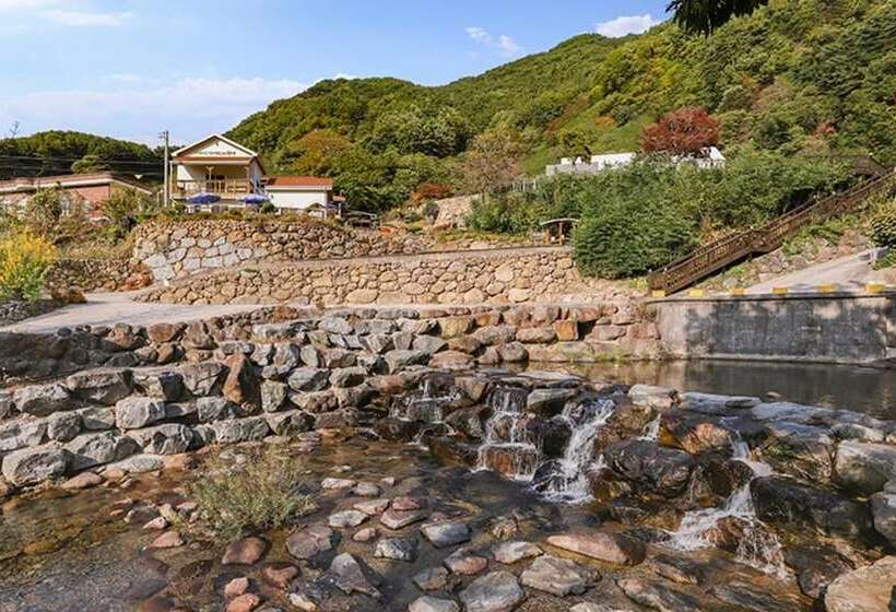 هتل Hadong Jiri Mountain Saesori Pension