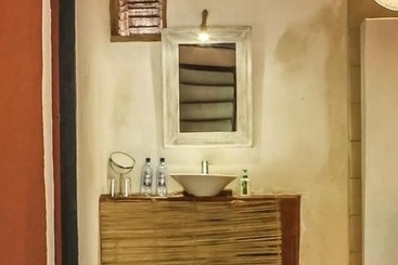 هتل Mikoko Cove Ecolodge