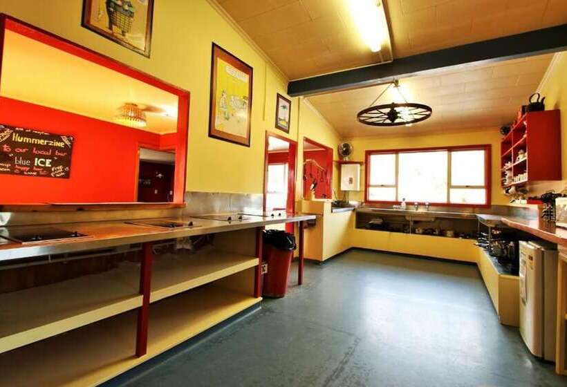 הוסטל Chateau Backpackers & Motels