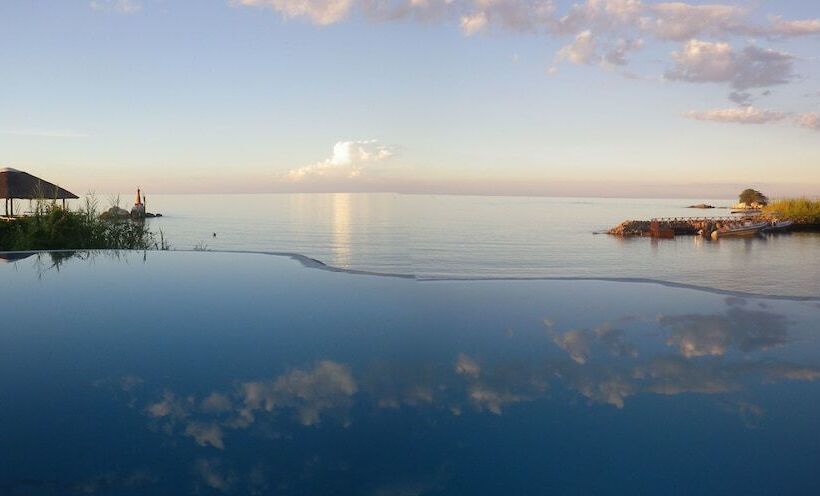 هتل Blue Zebra Island Lodge