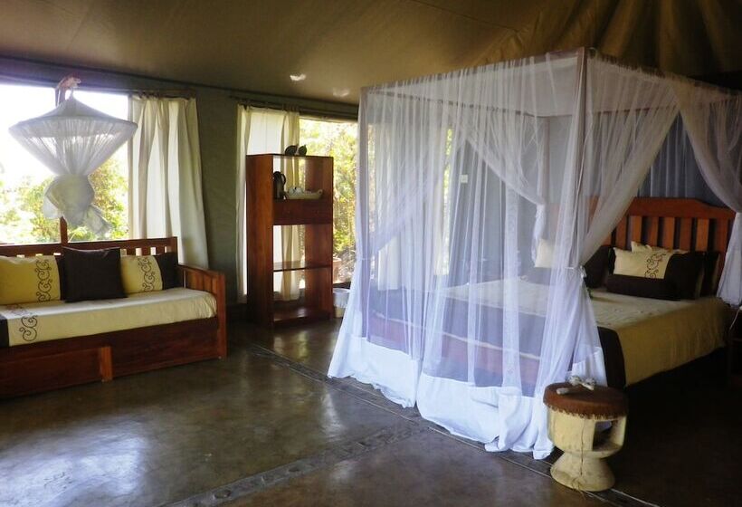 هتل Blue Zebra Island Lodge