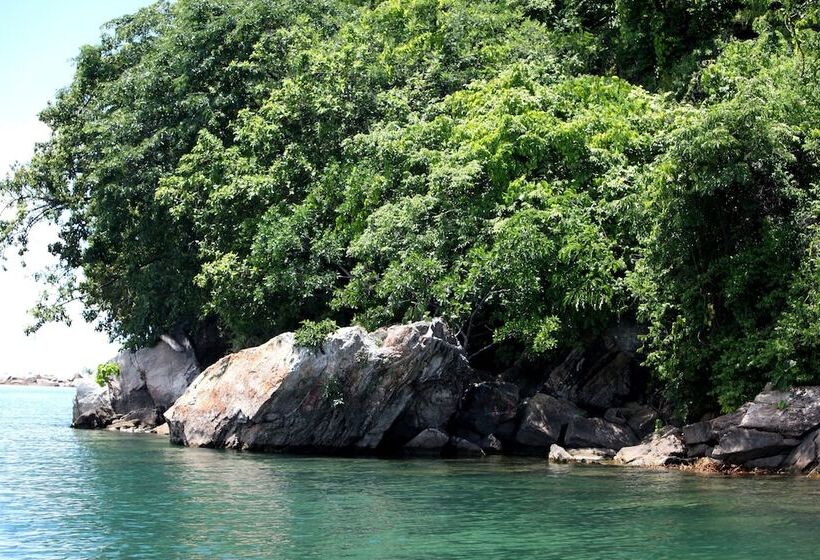 هتل Blue Zebra Island Lodge