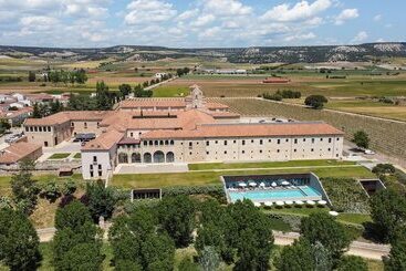 هتل Castilla Termal Monasterio De Valbuena