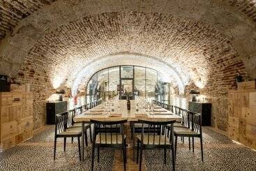 هتل Castilla Termal Monasterio De Valbuena
