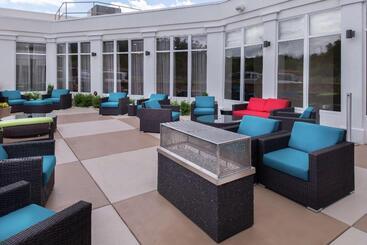 هتل Hilton Garden Inn Bristol