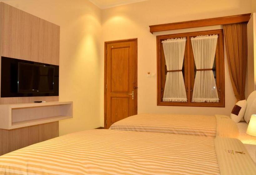Fotos del hotel Kertanegara Premium Guest House:  2
