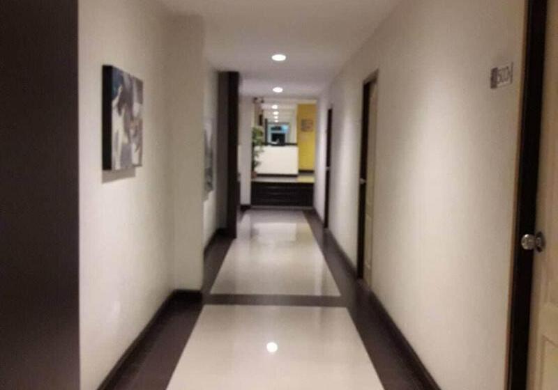 هتل Lee's Mark Residence