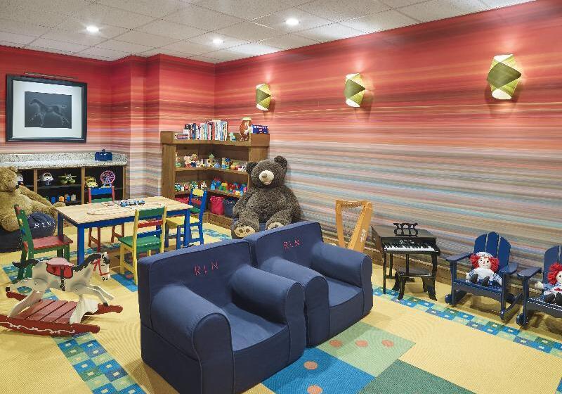 هتل Residences At The Little Nell