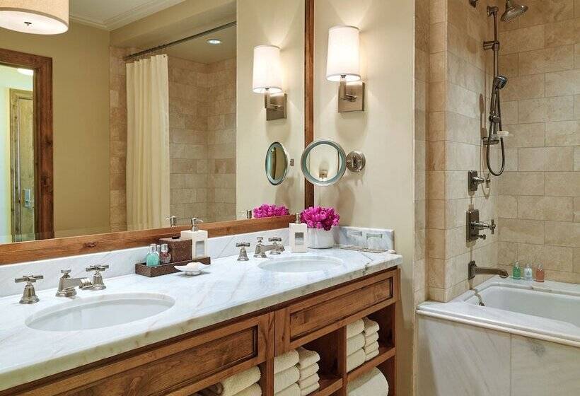 هتل Residences At The Little Nell