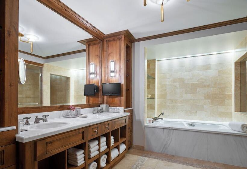 هتل Residences At The Little Nell
