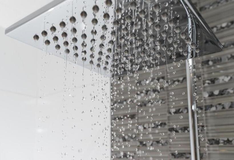 مُتل The Sails Nelson