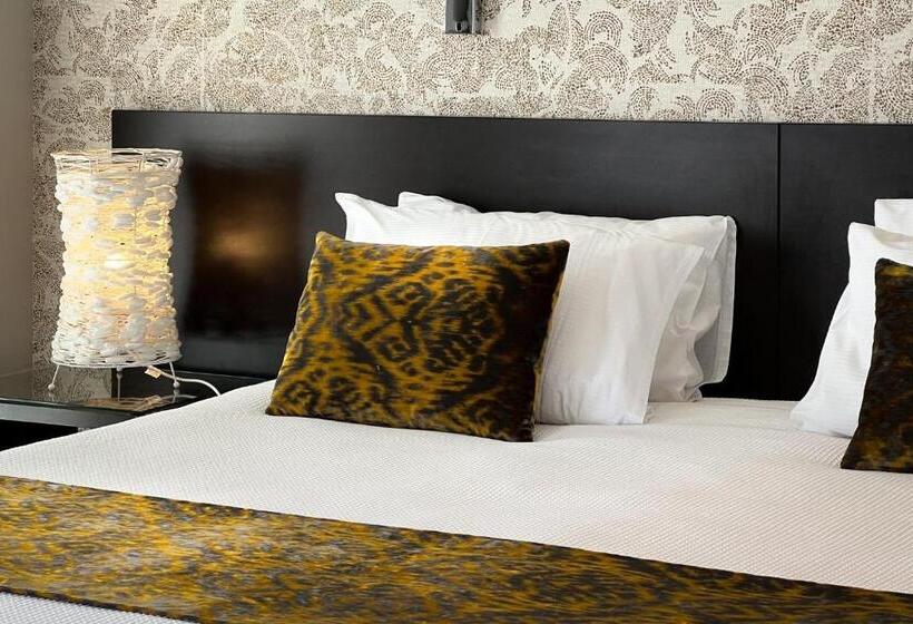 مُتل The Sails Nelson