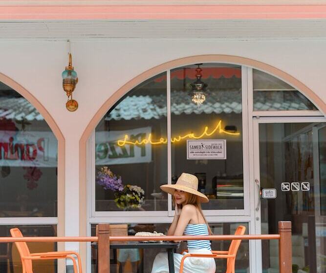 پانسیون Sidewalk Boutique