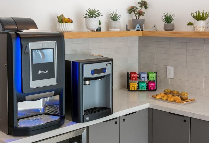 هتل The Metric  Los Angeles Downtown