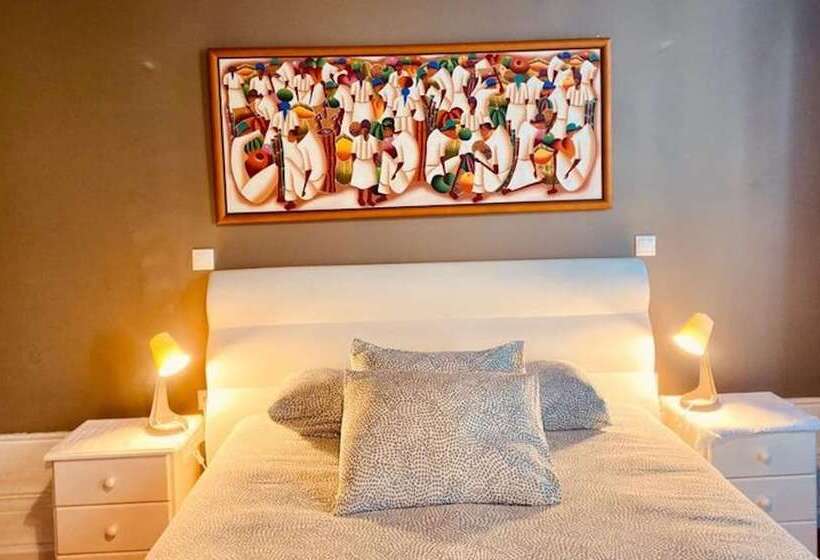 هتل Yellow House   Deluxe Double Room With Bunk Bed In Porto