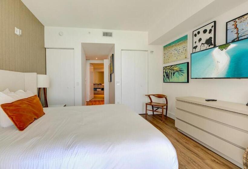 Upscale Comfort And Breathtaking Views At H Hollywood Residences By Zelloo