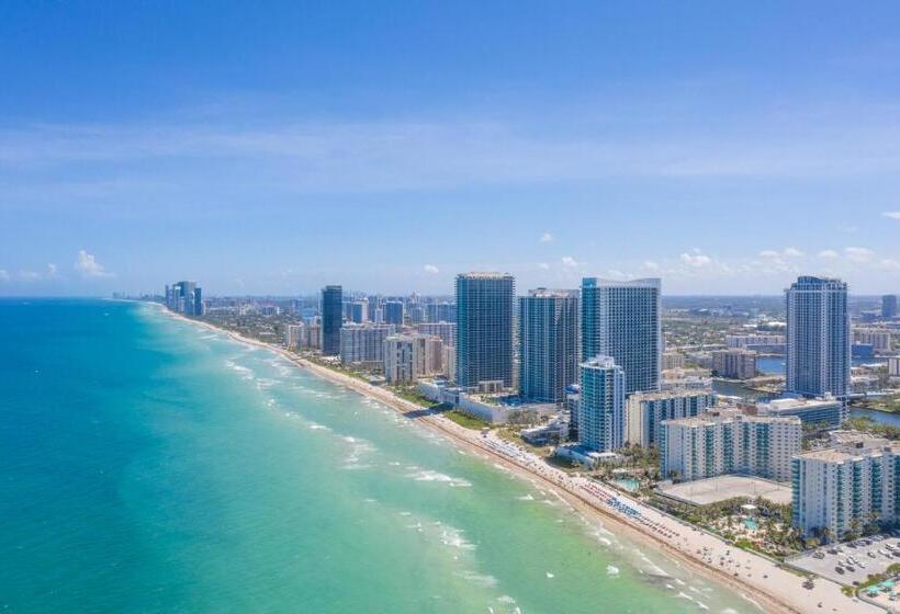 Upscale Comfort And Breathtaking Views At H Hollywood Residences By Zelloo
