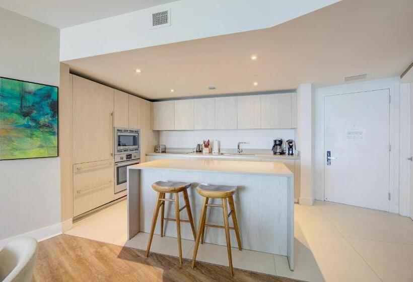 Upscale Comfort And Breathtaking Views At H Hollywood Residences By Zelloo