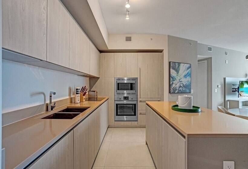 Upscale Comfort And Breathtaking Views At H Hollywood Residences By Zelloo