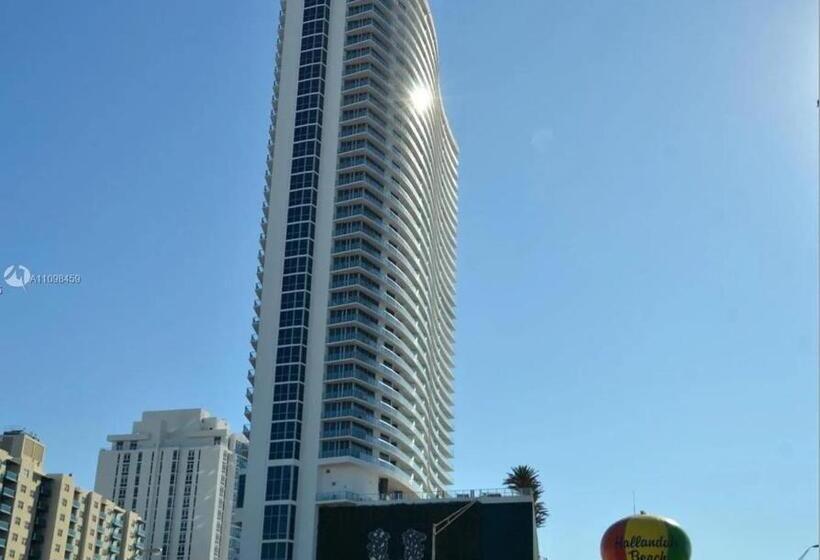 Upscale Comfort And Breathtaking Views At H Hollywood Residences By Zelloo