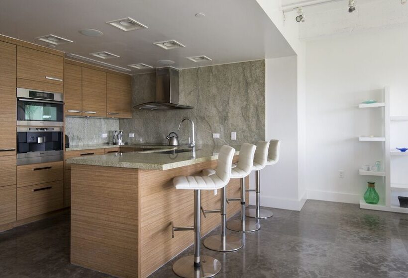 Luxury Prime 2br Condo On Ocean Drive