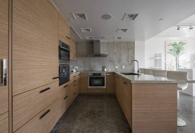 Luxury Prime 2br Condo On Ocean Drive