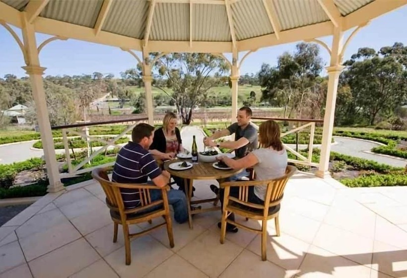تختخواب و صبحانه Brice Hill Country Lodge