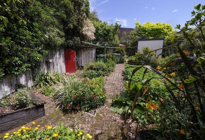 Haka Lodge Christchurch Hostel