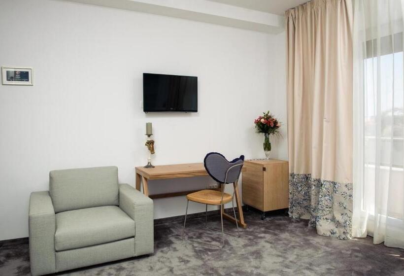 هتل Boban Luxury Suites